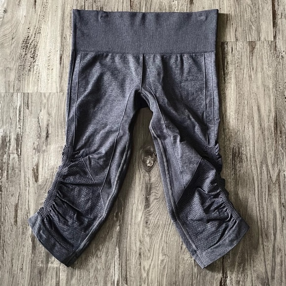 Lululemon In The Flow Crop II (Heathered Soot Light) - Picture 2 of 7